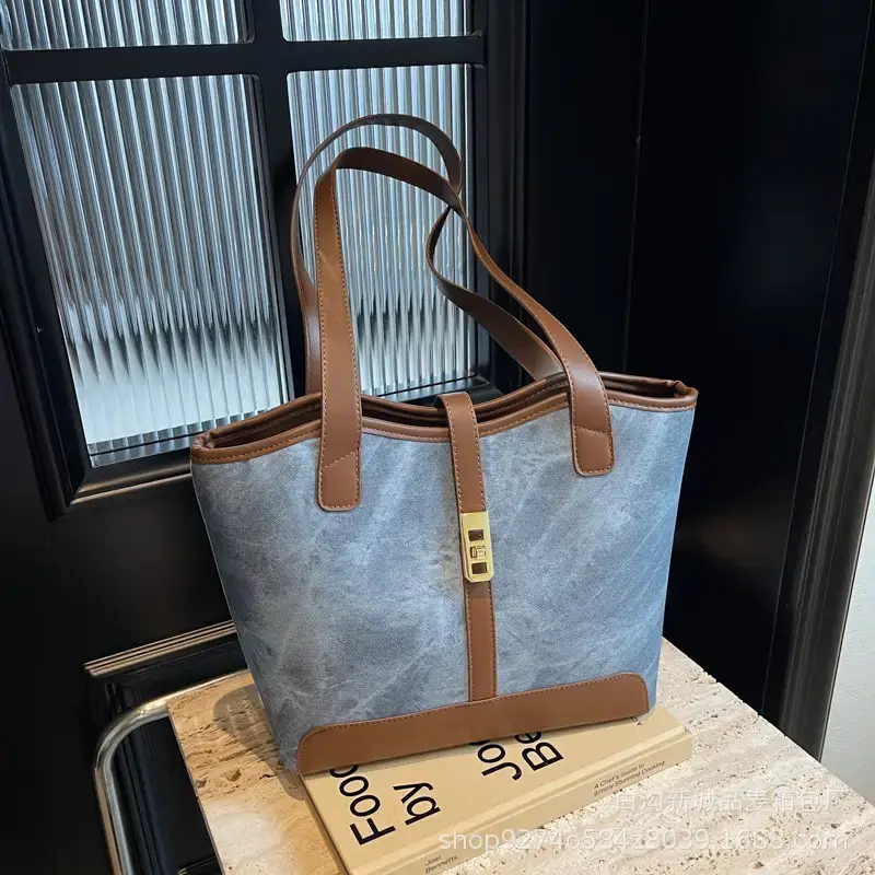 Vintage Textured Large Capacity Shoulder Bag 2026 Winter