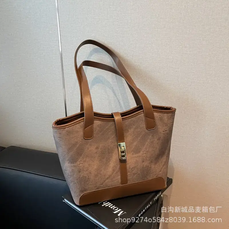 Vintage Textured Large Capacity Shoulder Bag 2026 Winter