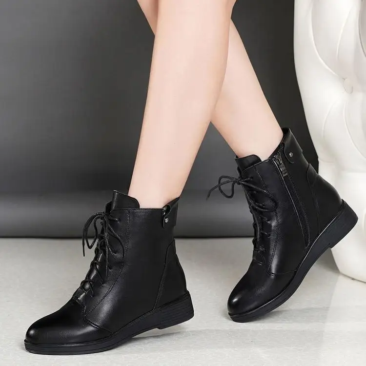 Women's Black Fleece-Lined Flat Boots 2024 - Image 4
