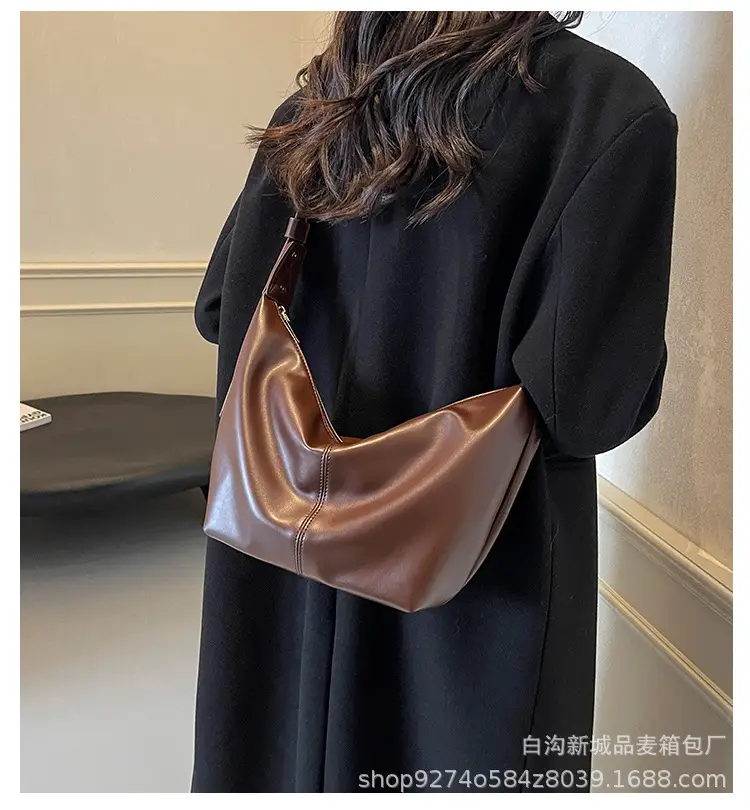 Large Capacity Brown Leather Shoulder Bag for Commuting — feature 1