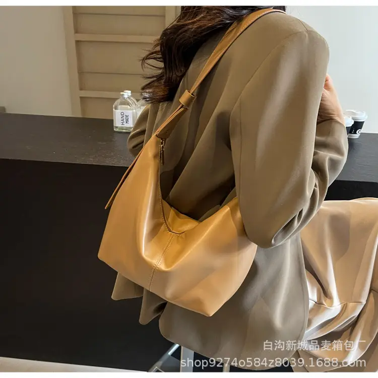 Large Capacity Brown Leather Shoulder Bag for Commuting — feature 15