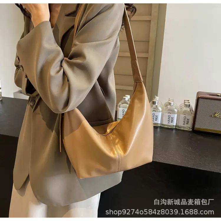Large Capacity Brown Leather Shoulder Bag for Commuting — feature 16
