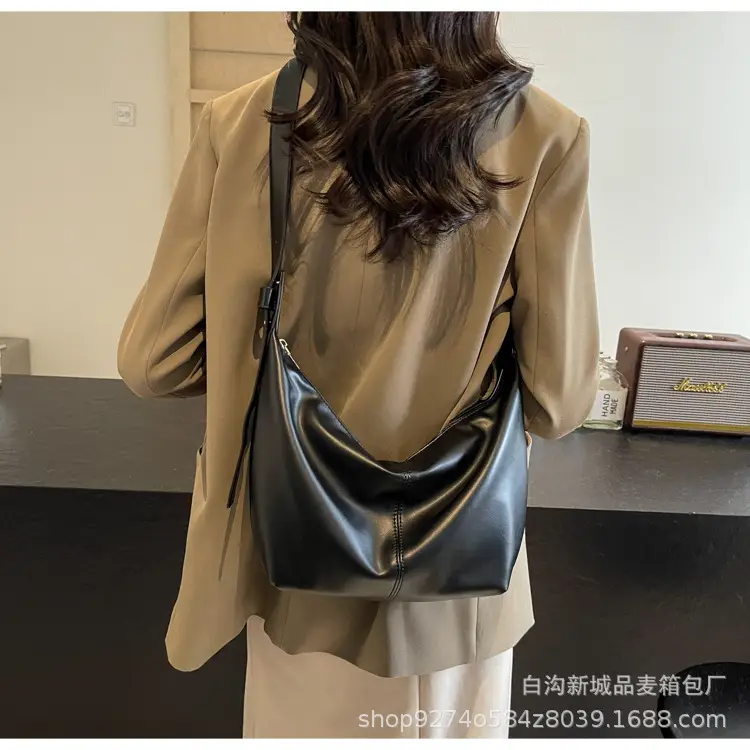 Large Capacity Brown Leather Shoulder Bag for Commuting — feature 17
