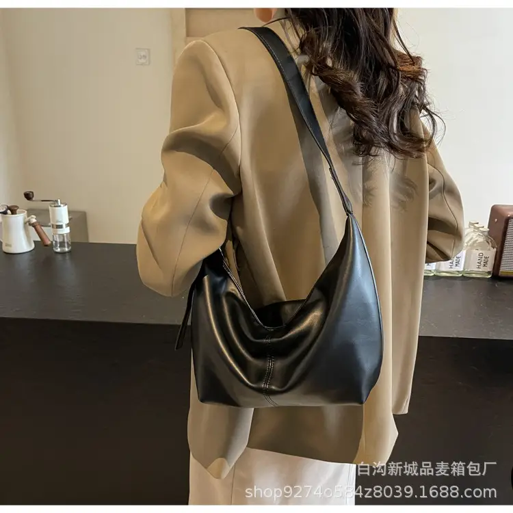 Large Capacity Brown Leather Shoulder Bag for Commuting — feature 19