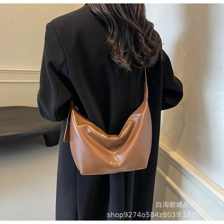 Large Capacity Brown Leather Shoulder Bag for Commuting — feature 21