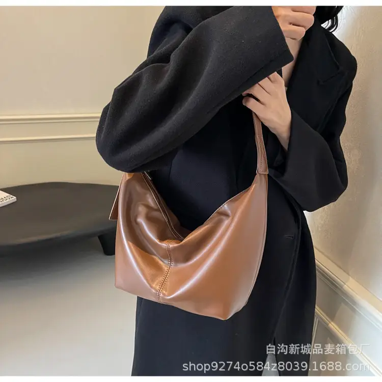 Large Capacity Brown Leather Shoulder Bag for Commuting — feature 23
