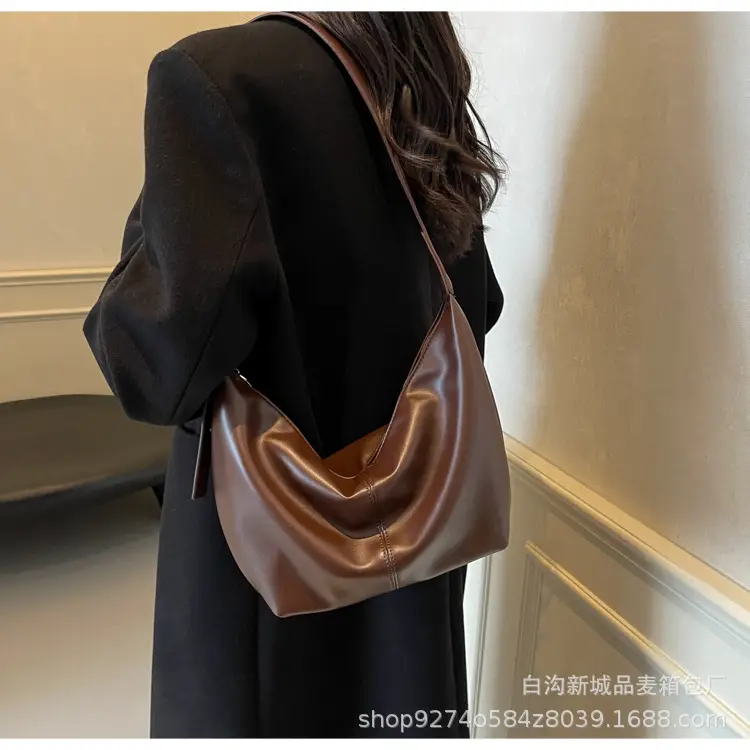Large Capacity Brown Leather Shoulder Bag for Commuting — feature 26