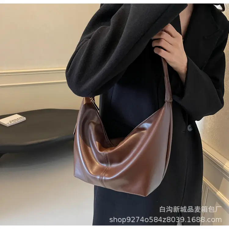 Large Capacity Brown Leather Shoulder Bag for Commuting — feature 27