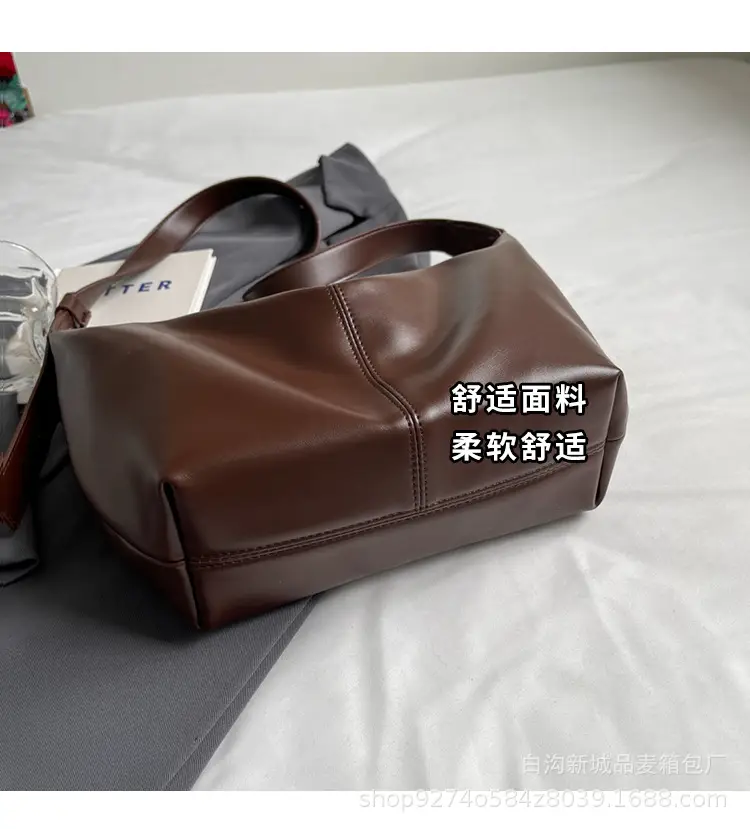 Large Capacity Brown Leather Shoulder Bag for Commuting — feature 6