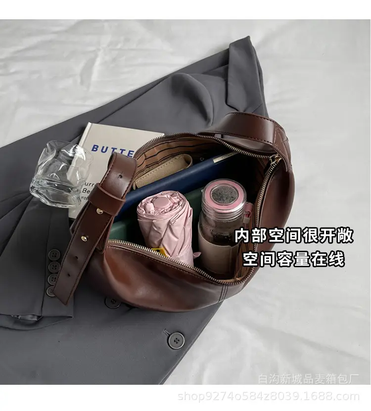 Large Capacity Brown Leather Shoulder Bag for Commuting — feature 7