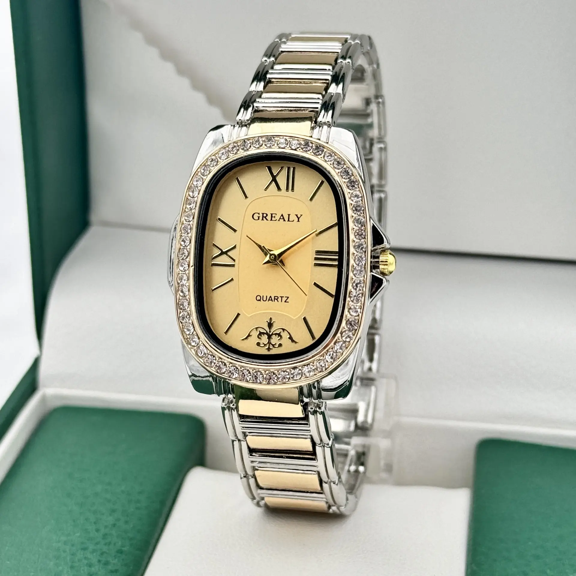 Elegant Gold Diamond Encrusted Women's Quartz Watch — feature 10
