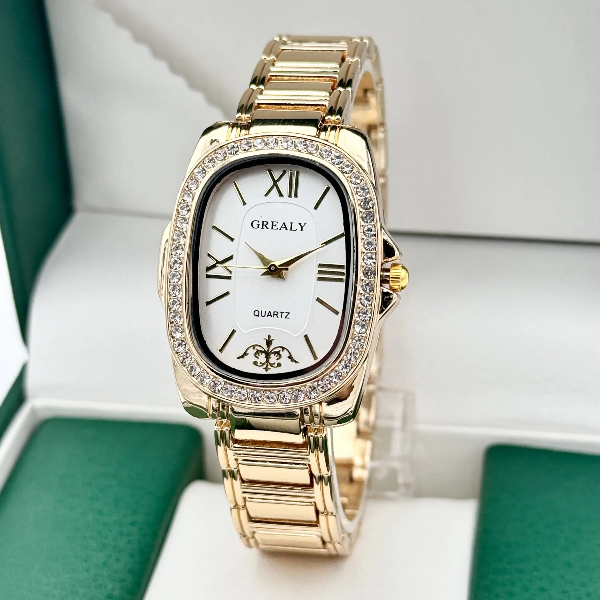 Elegant Gold Diamond Encrusted Women's Quartz Watch — feature 8