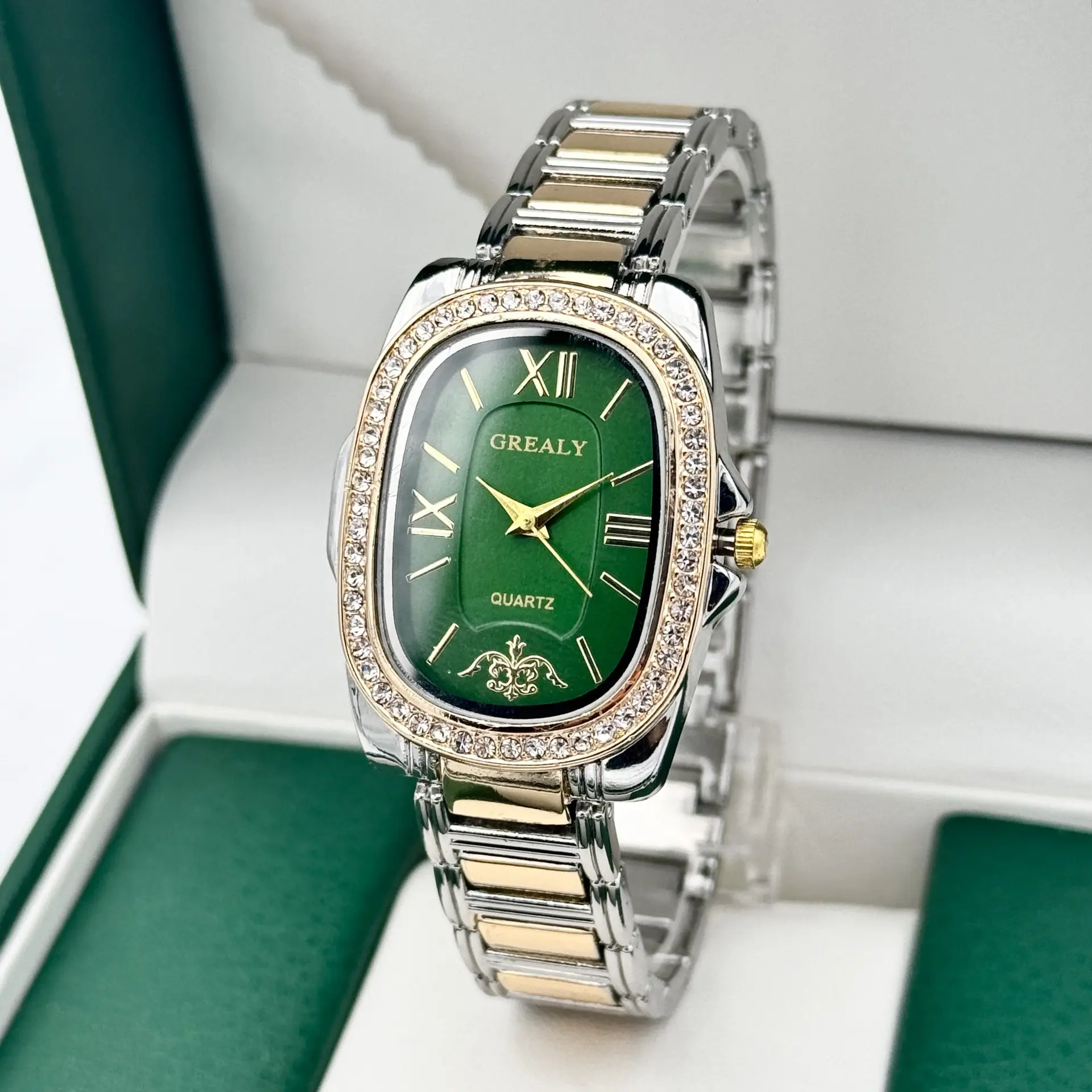 Elegant Gold Diamond Encrusted Women's Quartz Watch - Image 4