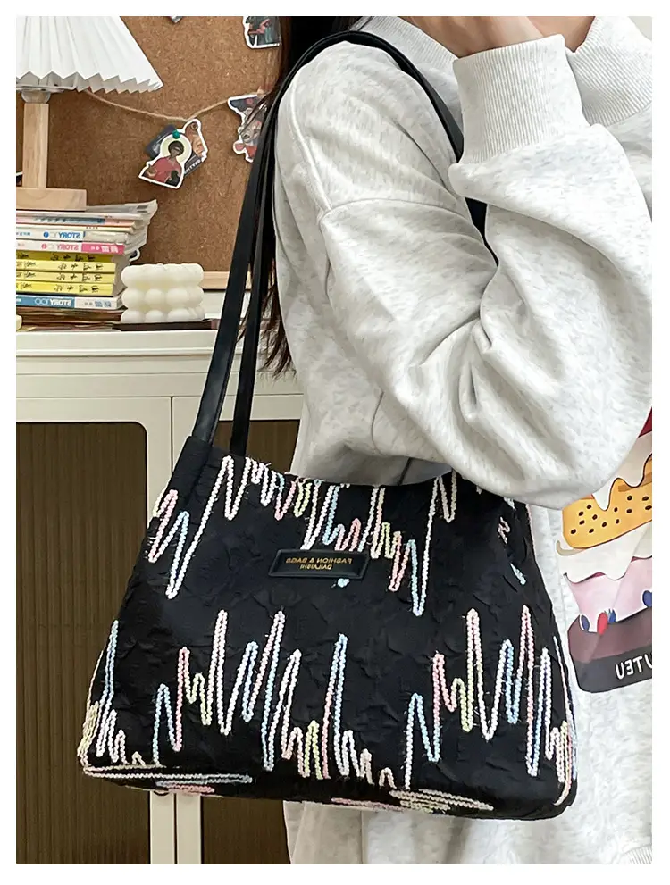 Women's Large Capacity Embroidered Shoulder Bag — feature 10