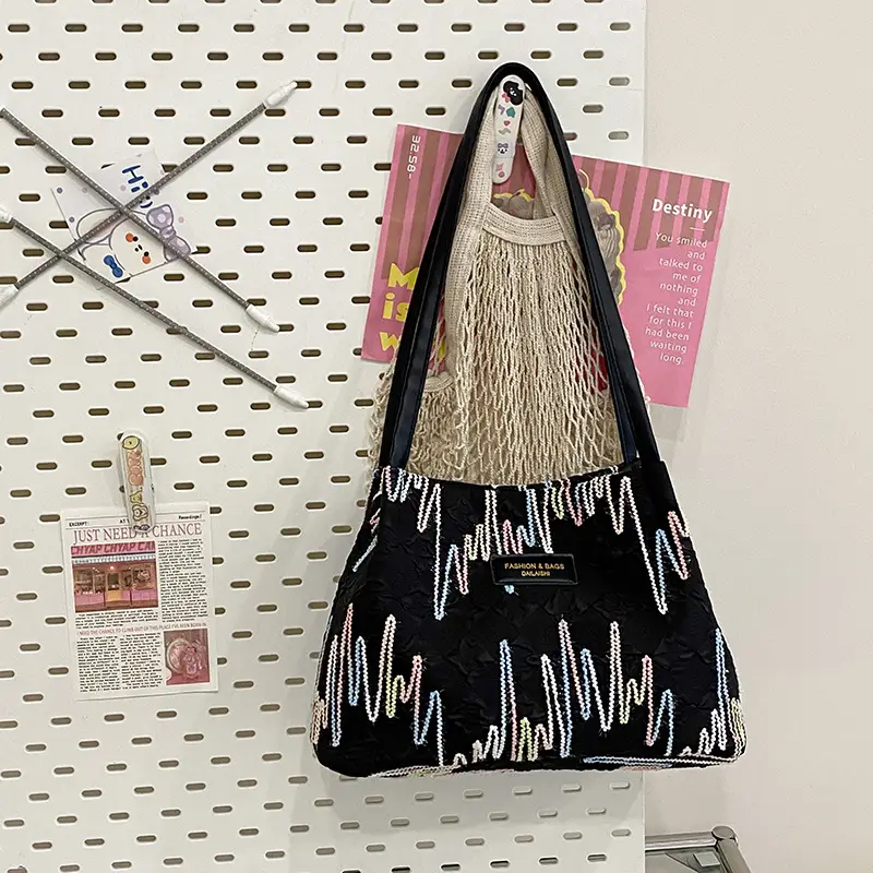 Women's Large Capacity Embroidered Shoulder Bag - Image 2