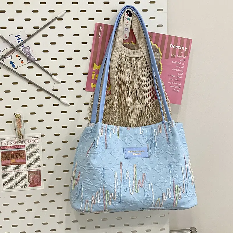 Women's Large Capacity Embroidered Shoulder Bag - Image 3