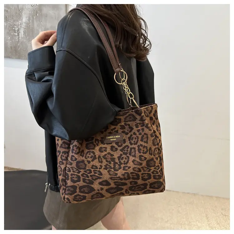 Leopard Print Women's Large Shoulder Bag 2024 — feature 11