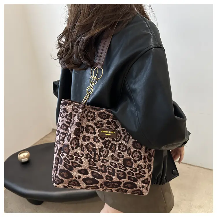 Leopard Print Women's Large Shoulder Bag 2024 — feature 12