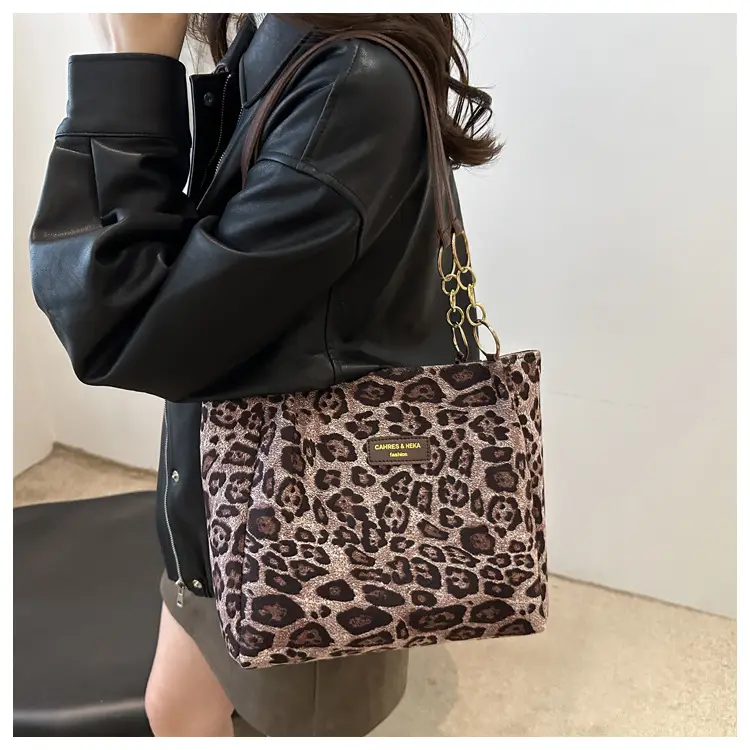 Leopard Print Women's Large Shoulder Bag 2024 — feature 14