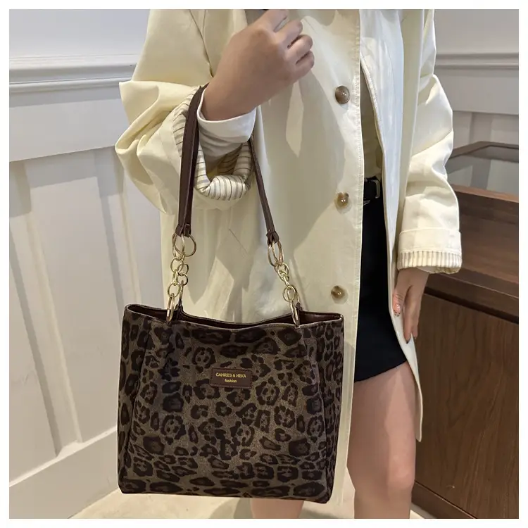 Leopard Print Women's Large Shoulder Bag 2024 — feature 15