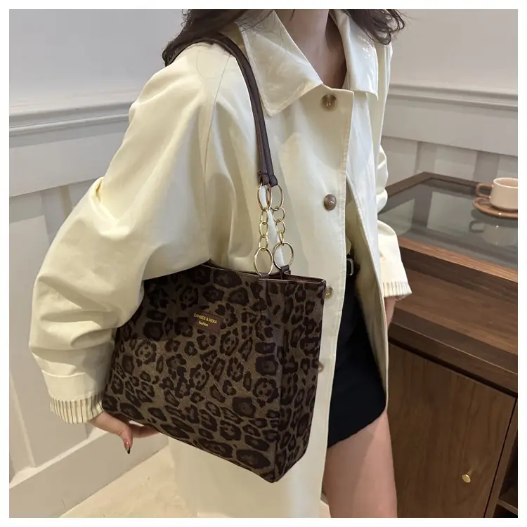 Leopard Print Women's Large Shoulder Bag 2024 — feature 16