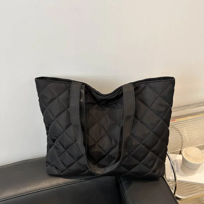 Quilted Handbag Women Large Capacity Casual Commuting Shoulder Tote - Image 8