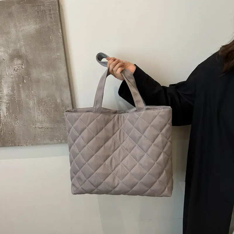 Quilted Handbag Women Large Capacity Casual Commuting Shoulder Tote - Image 2