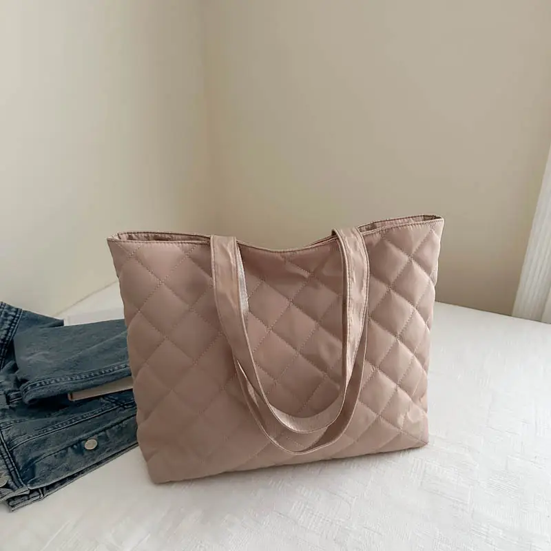 Quilted Handbag Women Large Capacity Casual Commuting Shoulder Tote - Image 4