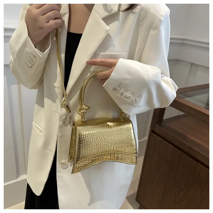Crocodile Textured Shoulder Bag Women 2024 — feature 10