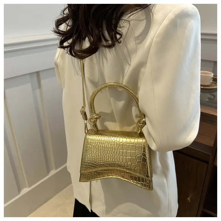 Crocodile Textured Shoulder Bag Women 2024 — feature 11