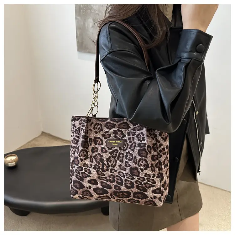 Leopard Print Women's Large Shoulder Bag 2024 — feature 10