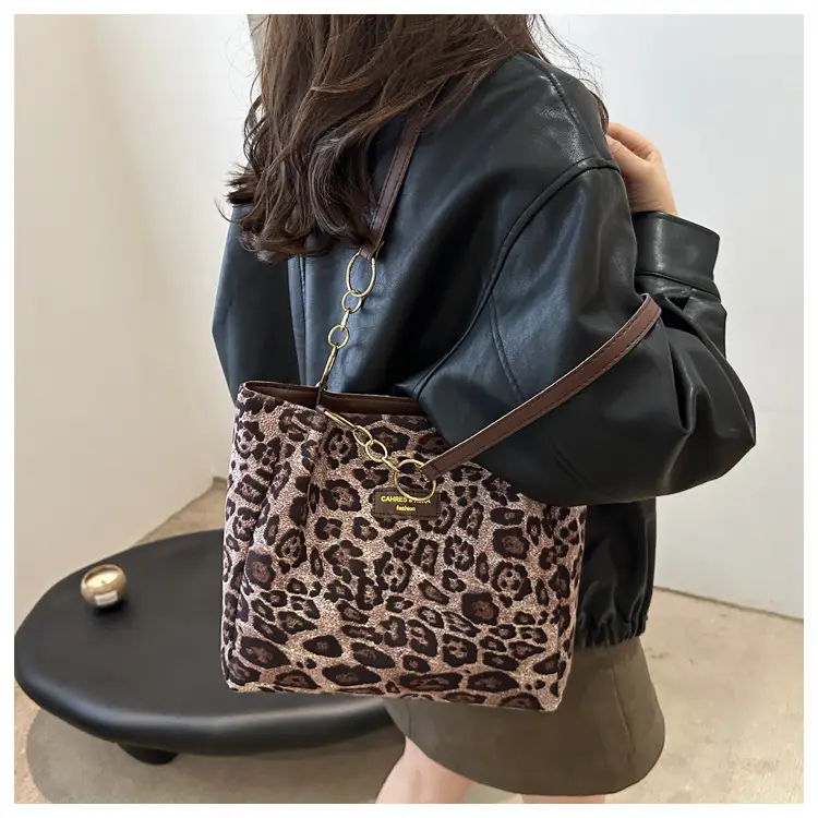 Leopard Print Women's Large Shoulder Bag 2024 — feature 11