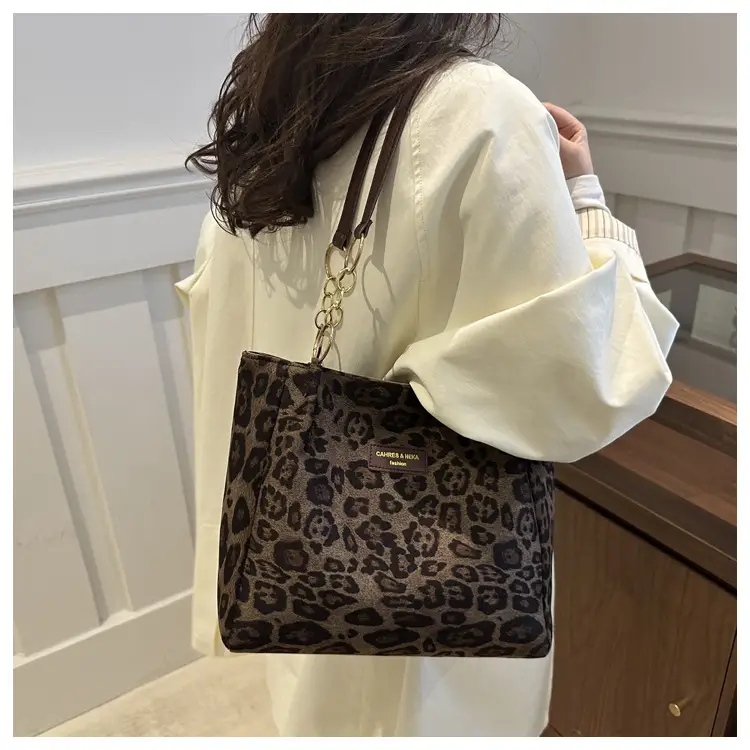 Leopard Print Women's Large Shoulder Bag 2024 — feature 14
