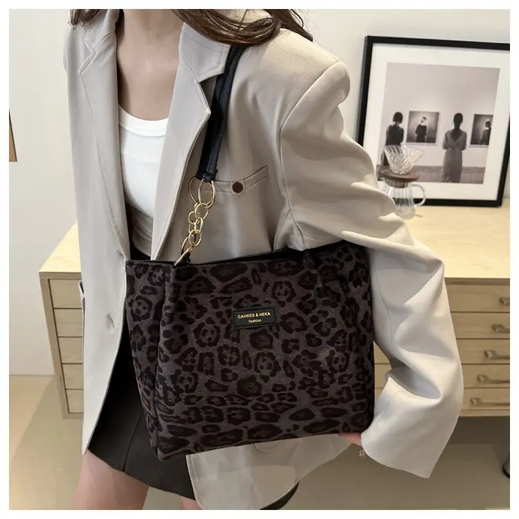 Leopard Print Women's Large Shoulder Bag 2024 — feature 16
