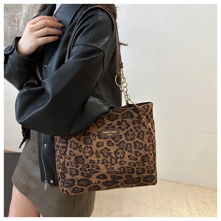 Leopard Print Women's Large Shoulder Bag 2024 — feature 8
