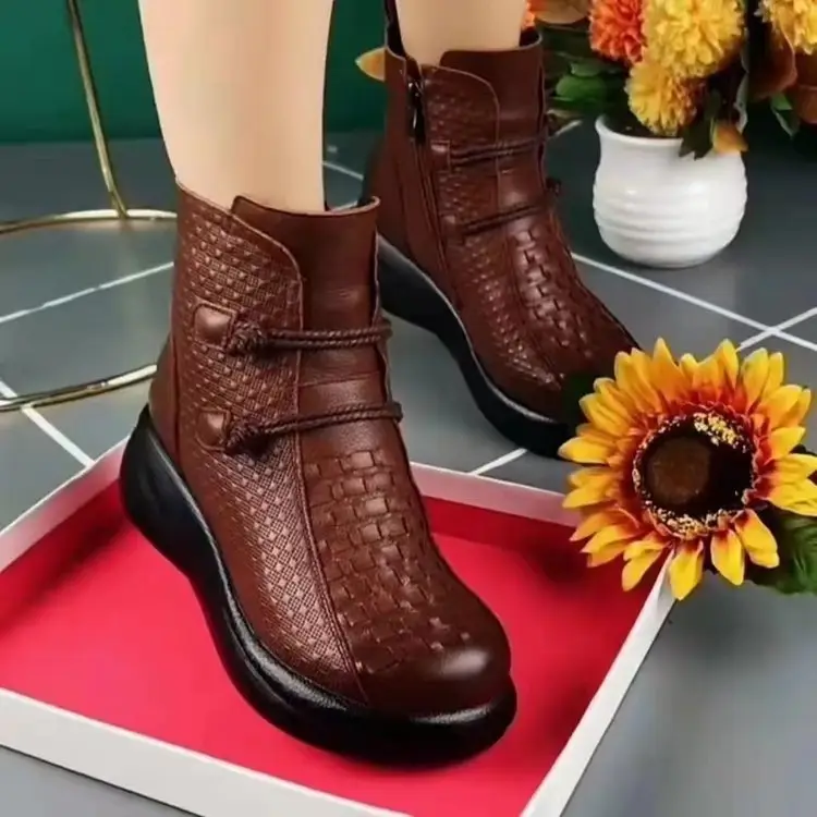 Women Black Leather Round Toe Boots with Fleece Lined Warm Bottom — feature 10