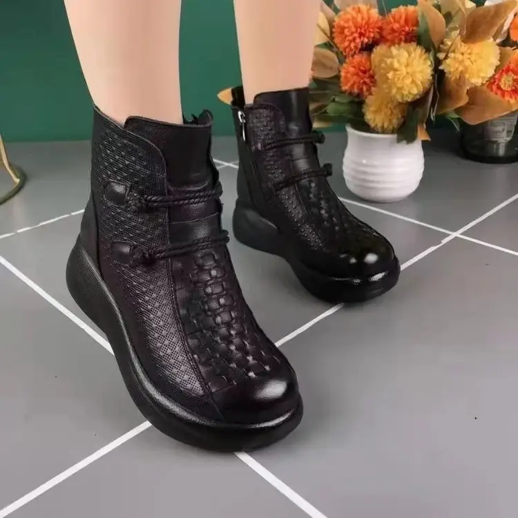 Women Black Leather Round Toe Boots with Fleece Lined Warm Bottom — feature 5