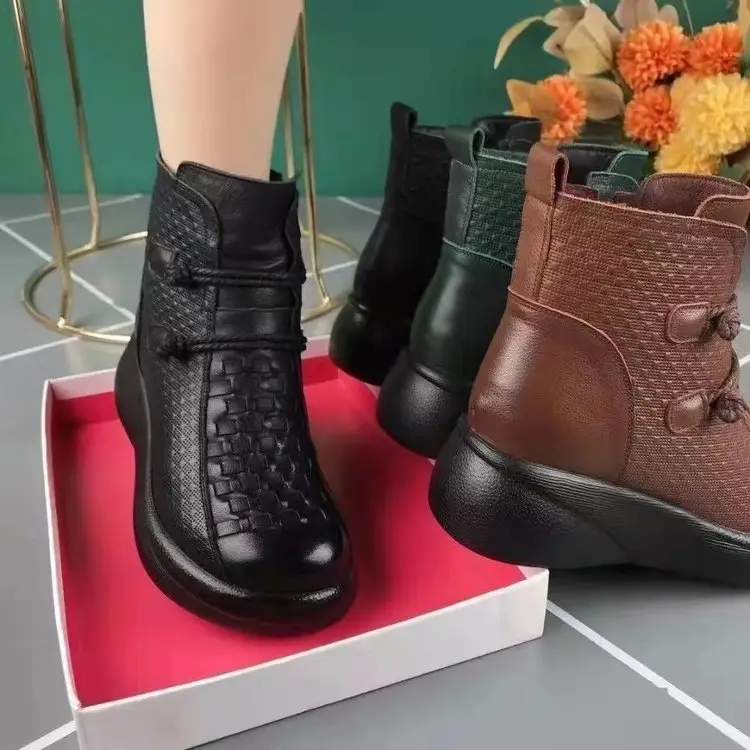 Women Black Leather Round Toe Boots with Fleece Lined Warm Bottom — feature 7