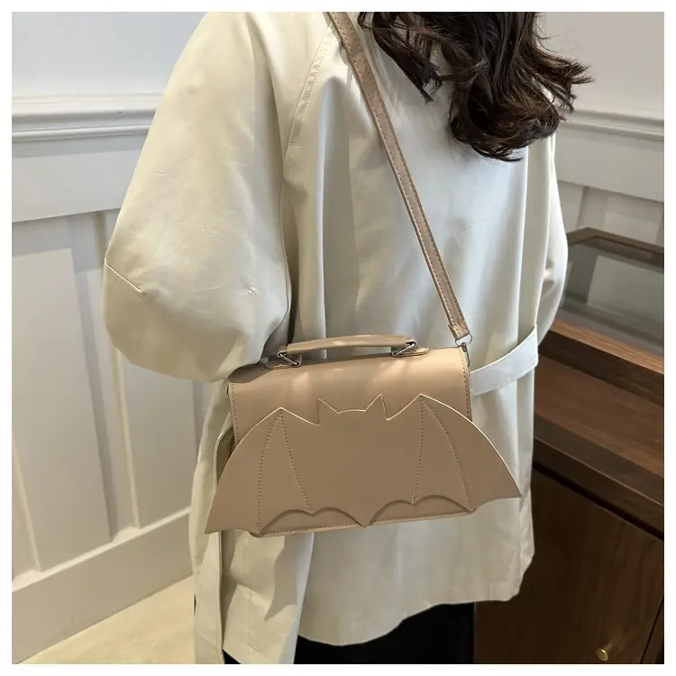 White Heart-Shaped Shoulder Bag for Women — feature 15
