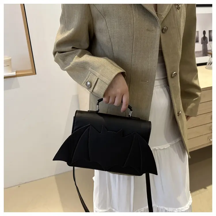White Heart-Shaped Shoulder Bag for Women — feature 18