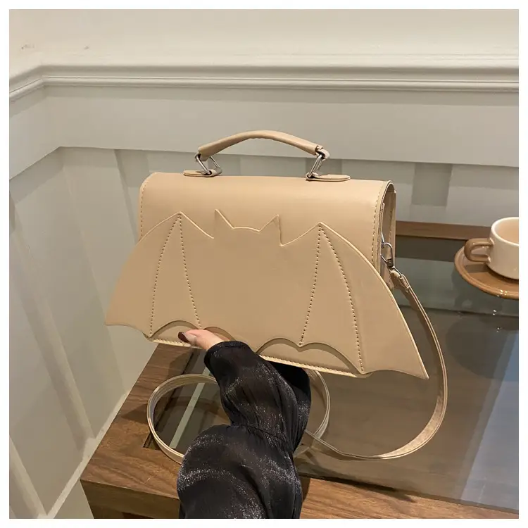 White Heart-Shaped Shoulder Bag for Women - Image 5