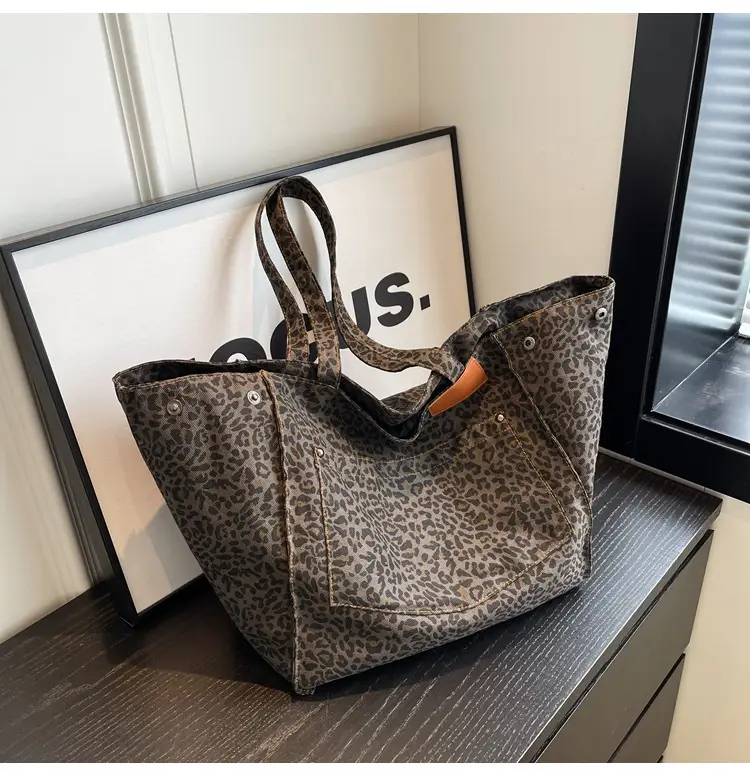 Leopardo Print Large Capacity Women's Tote Bag — feature 12