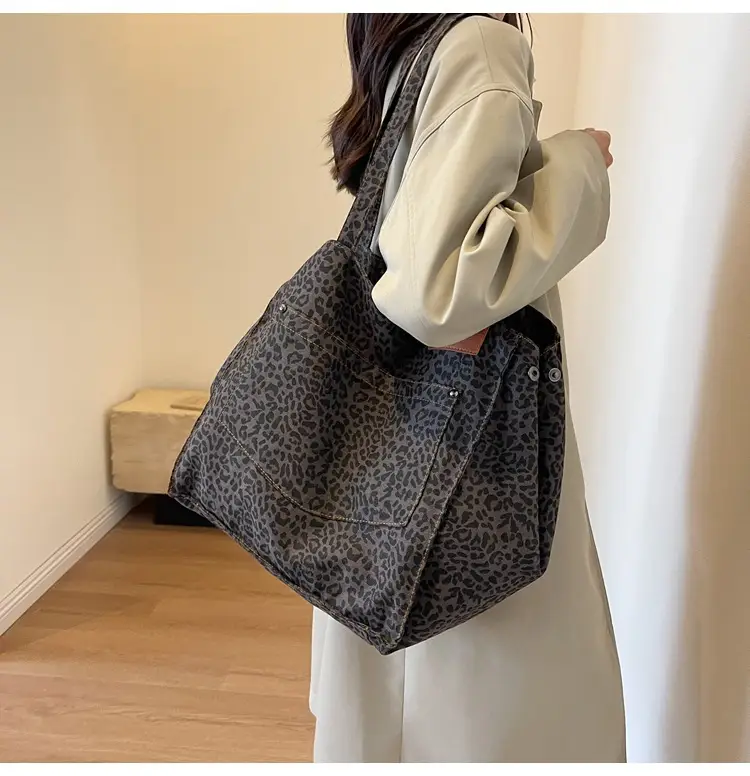 Leopardo Print Large Capacity Women's Tote Bag — feature 15