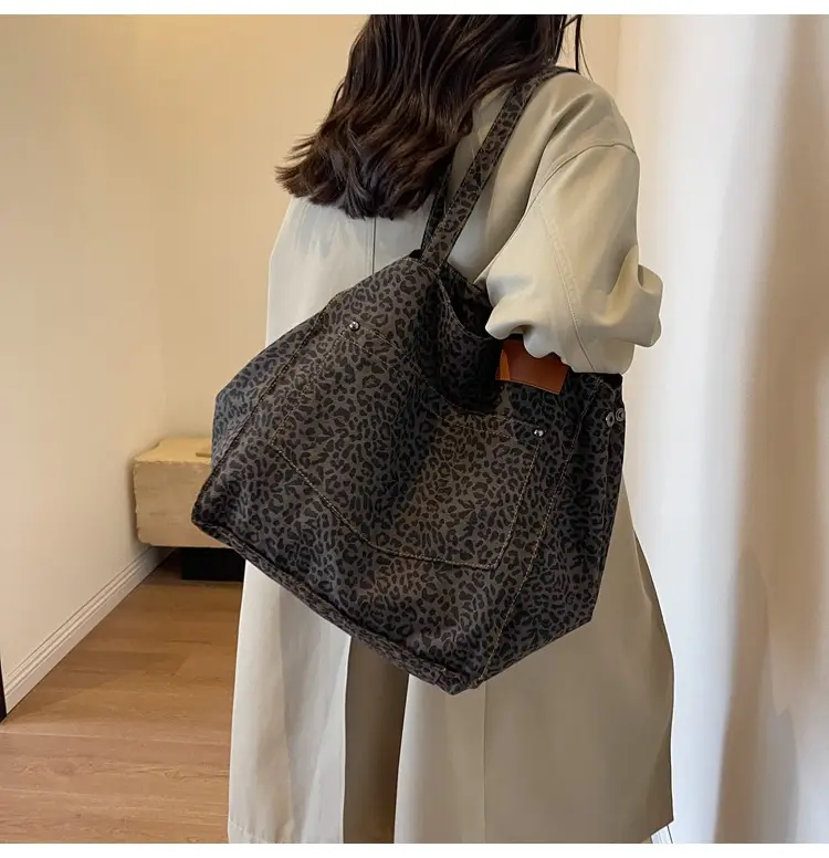 Leopardo Print Large Capacity Women's Tote Bag — feature 17