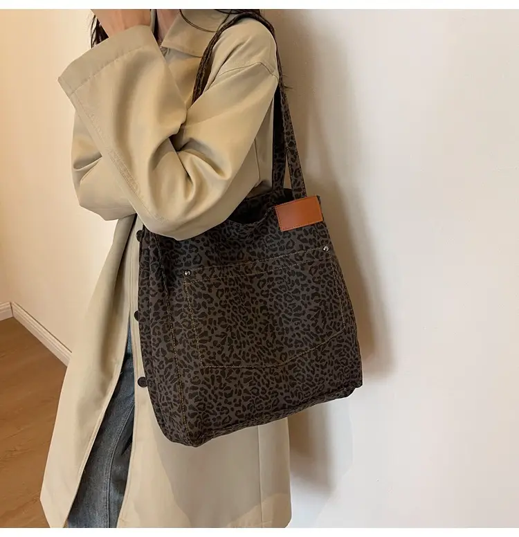 Leopardo Print Large Capacity Women's Tote Bag — feature 19