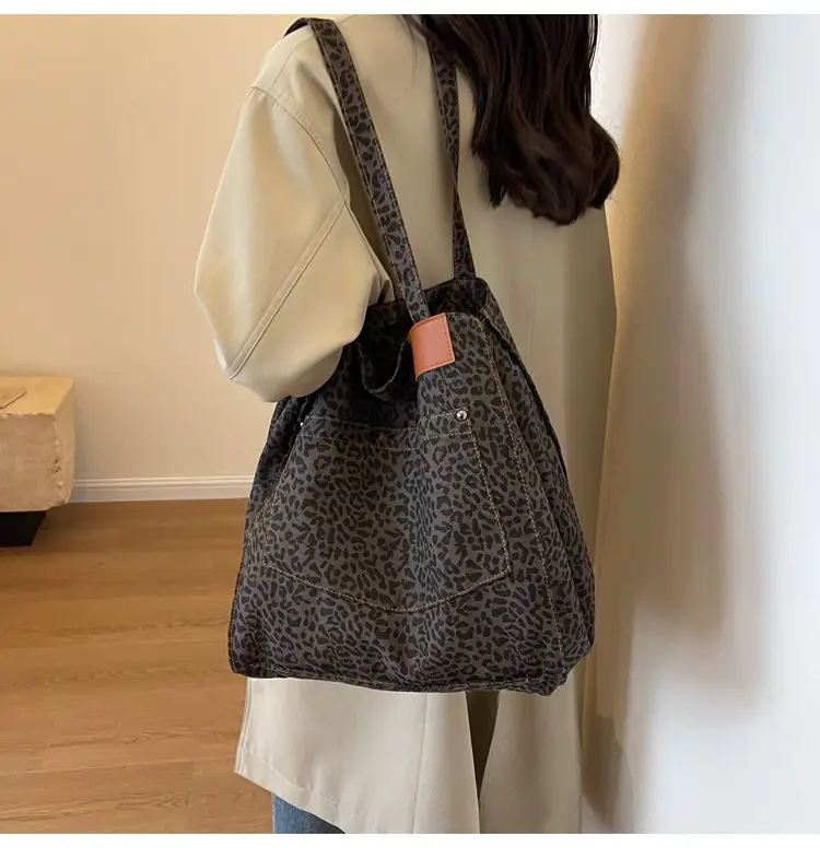 Leopardo Print Large Capacity Women's Tote Bag — feature 21