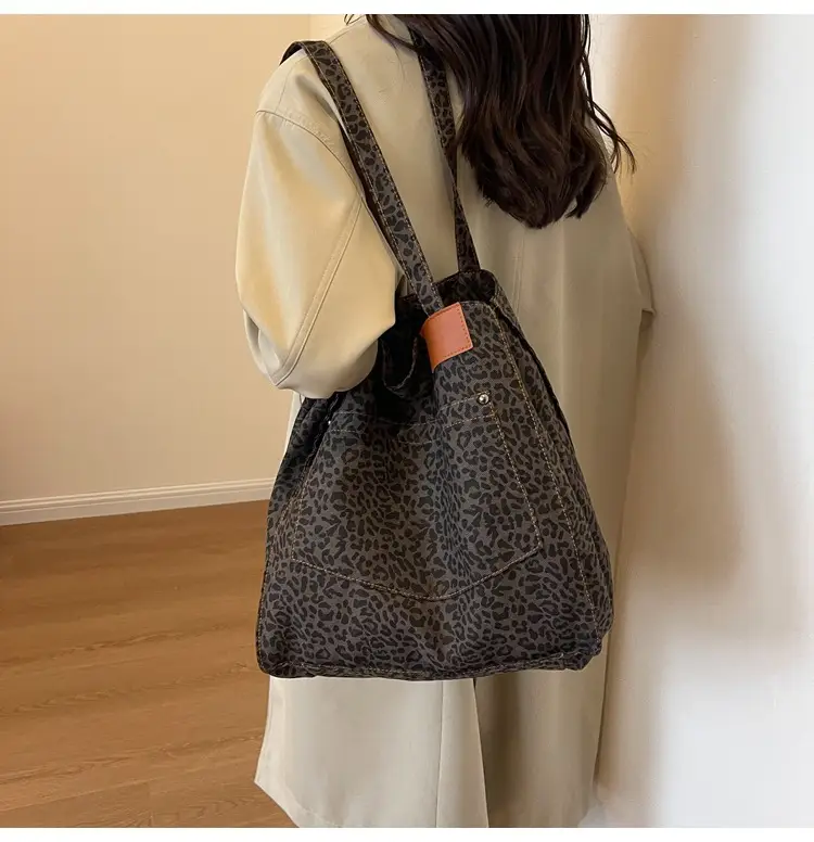 Leopardo Print Large Capacity Women's Tote Bag — feature 23