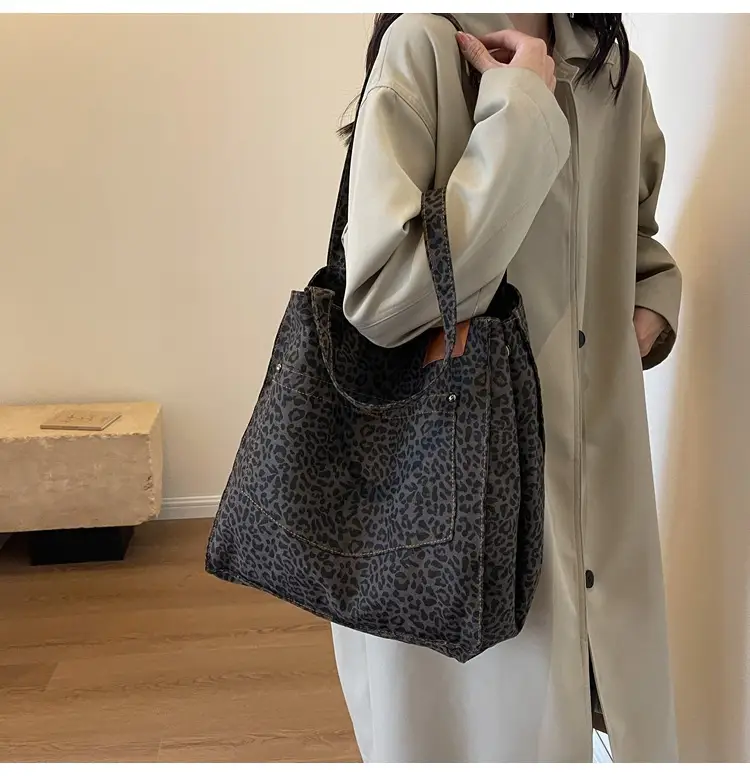Leopardo Print Large Capacity Women's Tote Bag — feature 25