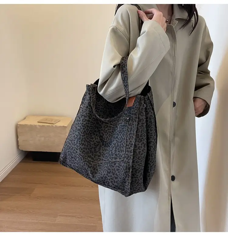 Leopardo Print Large Capacity Women's Tote Bag — feature 26