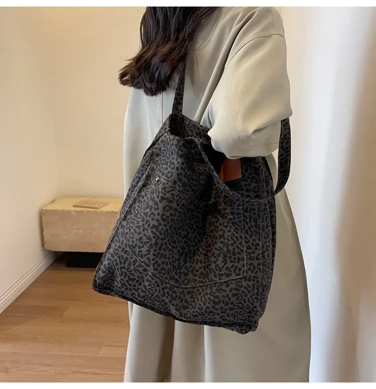 Leopardo Print Large Capacity Women's Tote Bag — feature 27